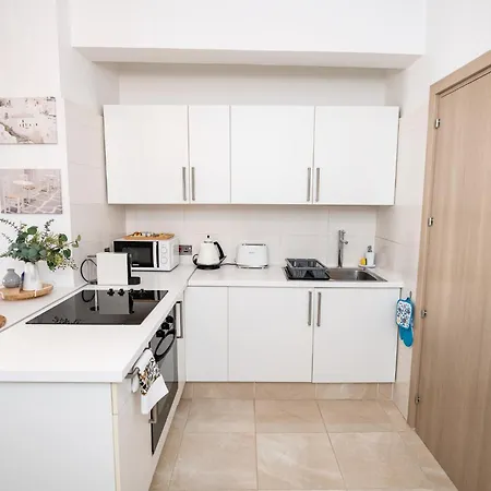 Апартаменти Quattro Beachfront Sea View Ap 34 *