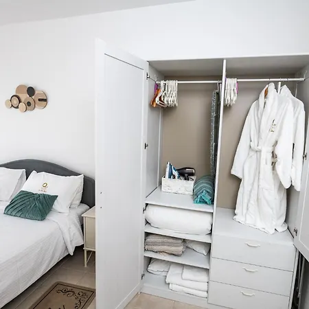 Quattro Beachfront Sea View Ap 34 * Lárnaka