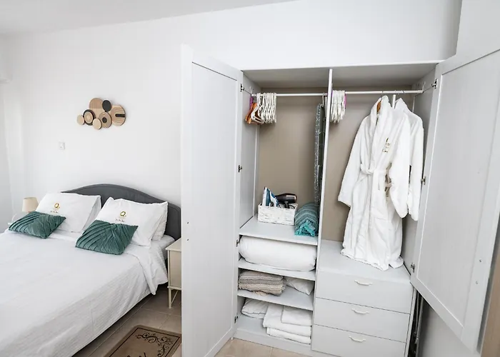 Quattro Beachfront Sea View Ap 34 * Ларнака